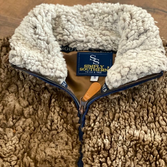 Simply Southern Sherpa Vest - Picture 1 of 3
